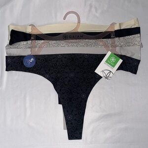 Large GAIAM Women’s Underwear 5 Thong Seamless Set NEW with tags